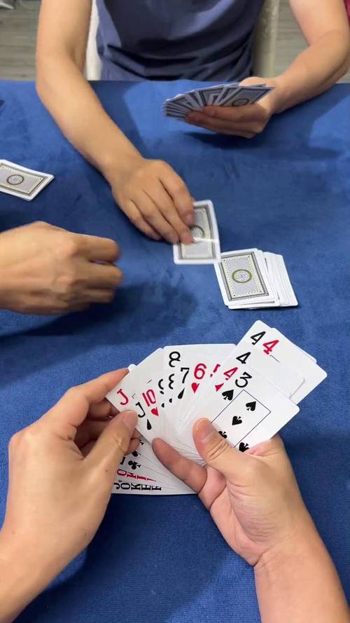 四人斗地主怎么玩？详细规则和技巧都在这！