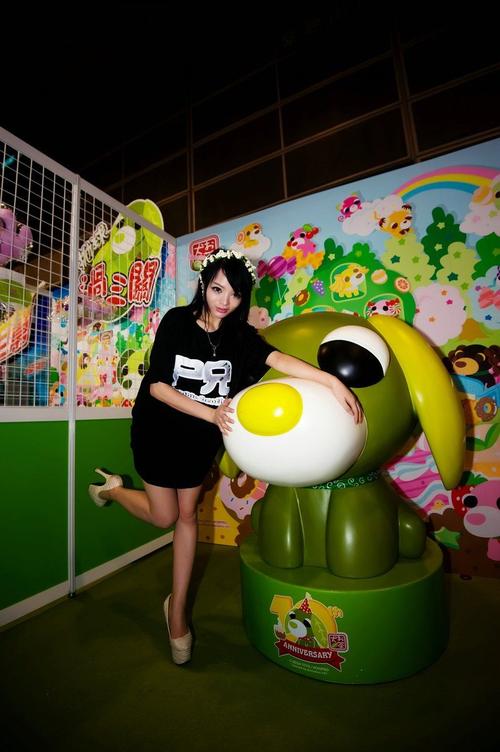 李玲扮演雅典娜：一段关于美丽与争议的故事